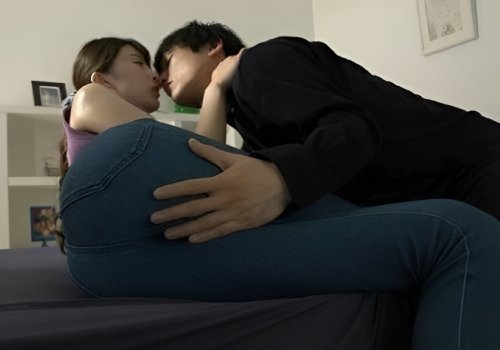 Thỏa mãn đê mê cùng vợ xinh của sếp
